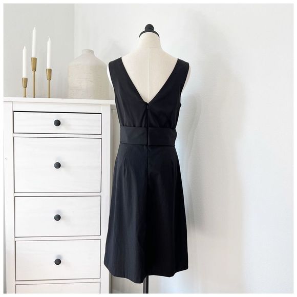 NWT White House Black Market Crepe Fit & Flare Little Black Dress LBD Sz 8 - Picture 5 of 11